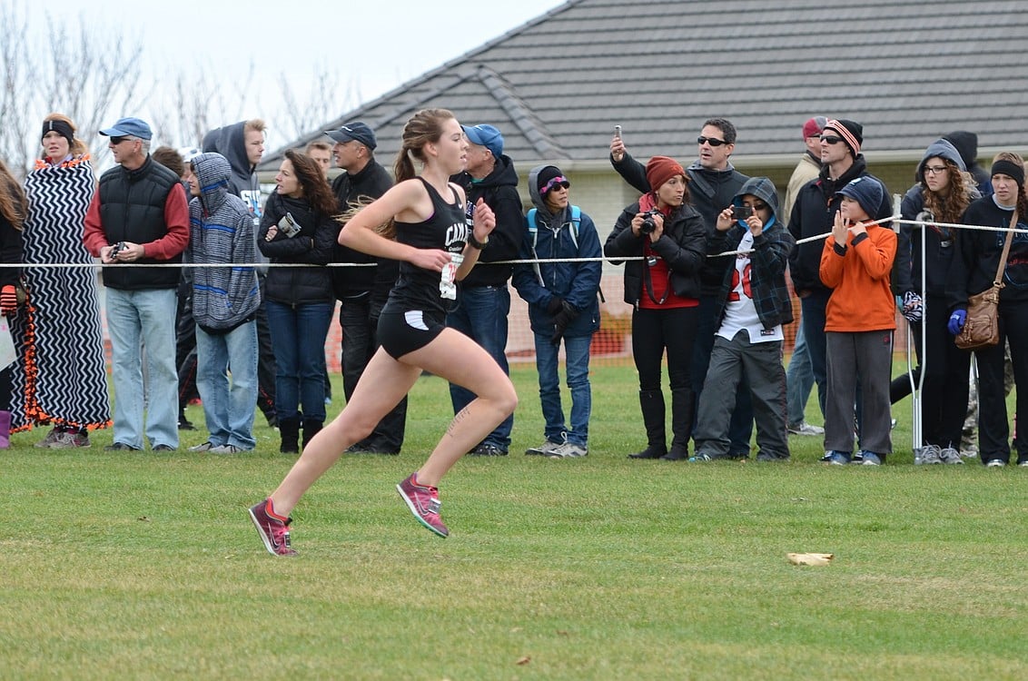Alissa Pudlitzke sprints toward the finish line.
