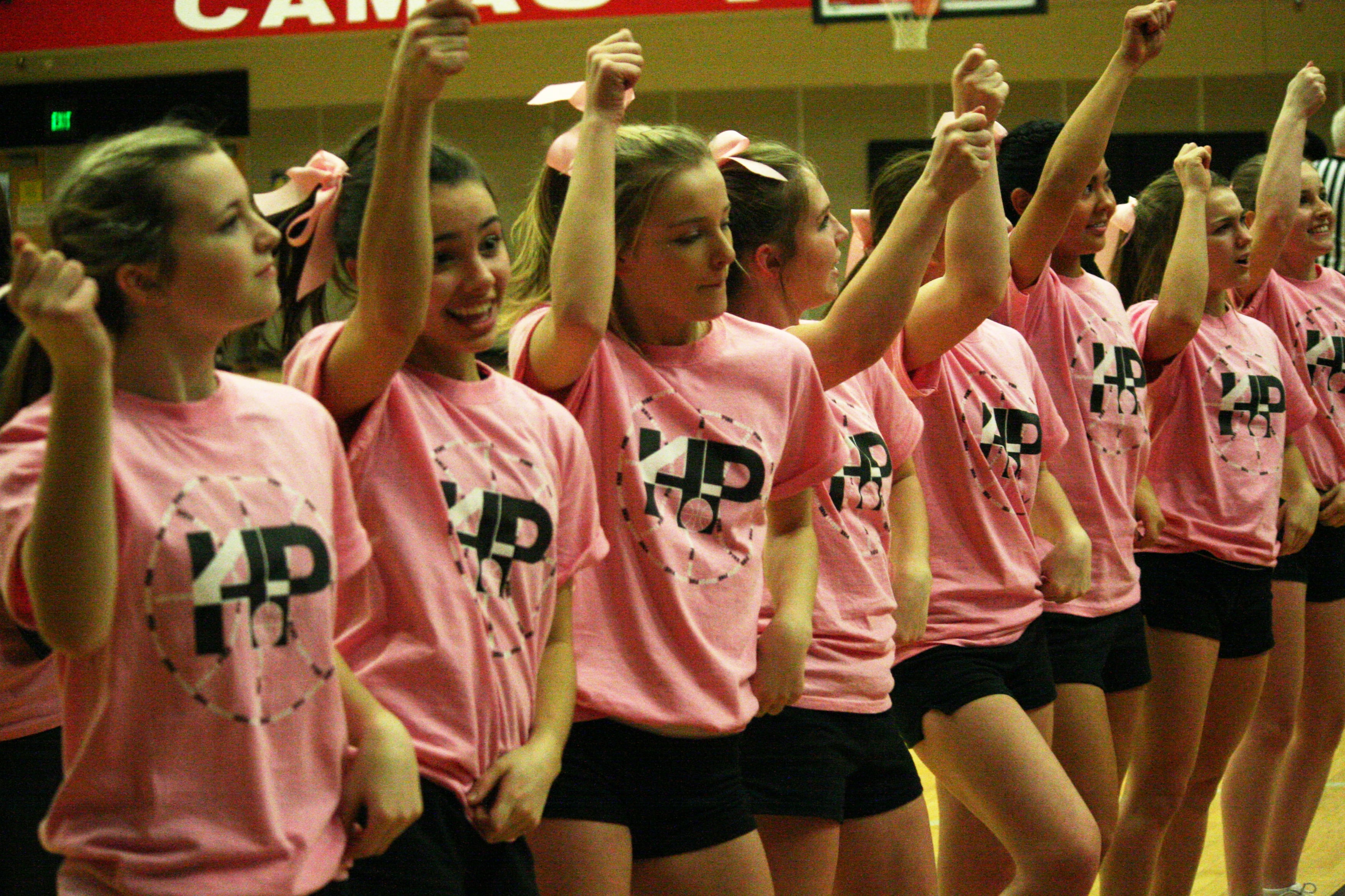 Camas cheerleaders.