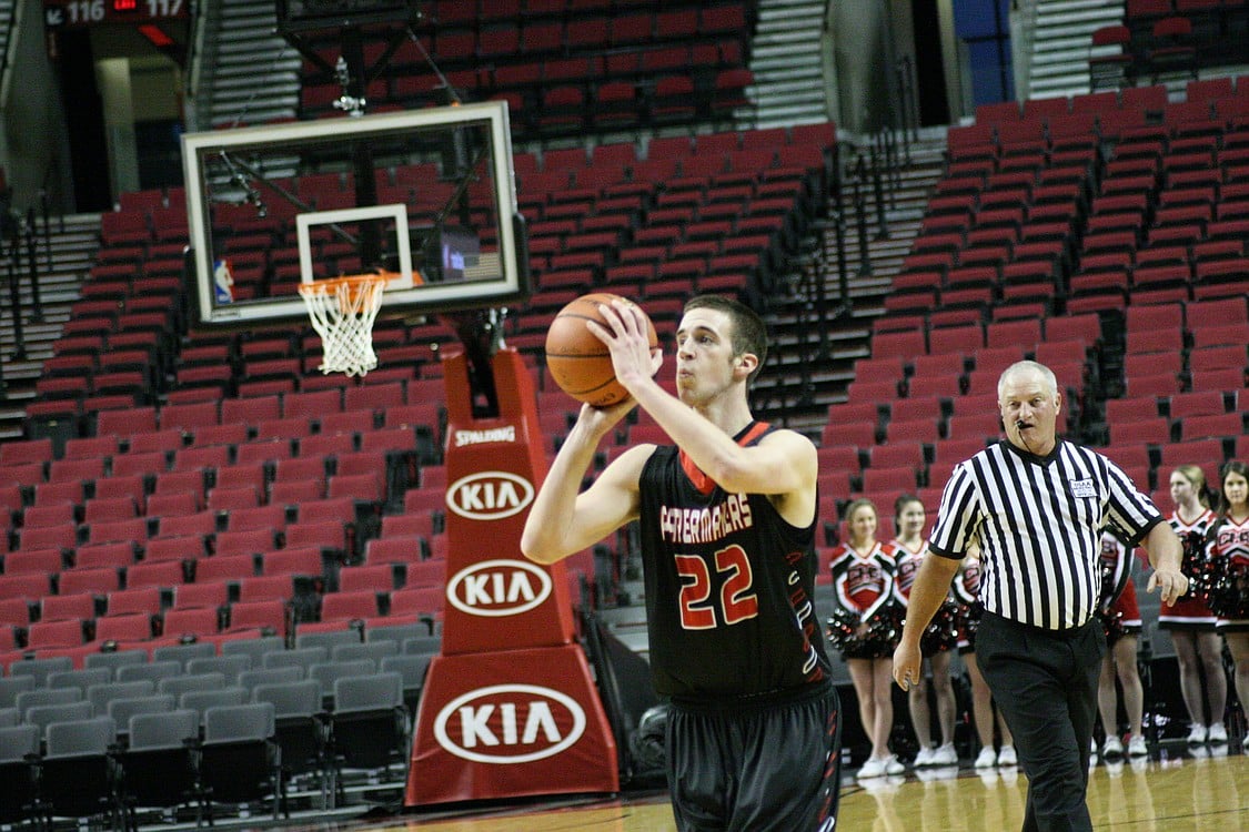 Jordan Lenard nails a 3-pointer.