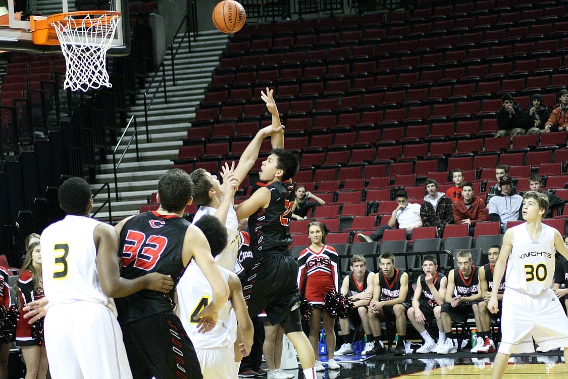 Brandon Nguygen watches the ball rise off his fingertips.
