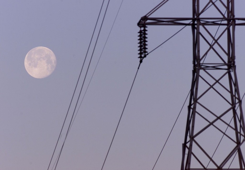 Files/The Columbian
High-voltage transmission lines running through Vancouver's Fruit Valley neighborhood are small potatoes compared with the 500,000-volt line the Bonneville Power Administration plans between new substations in Castle Rock and Troutdale, Ore. The line's route is being considered.