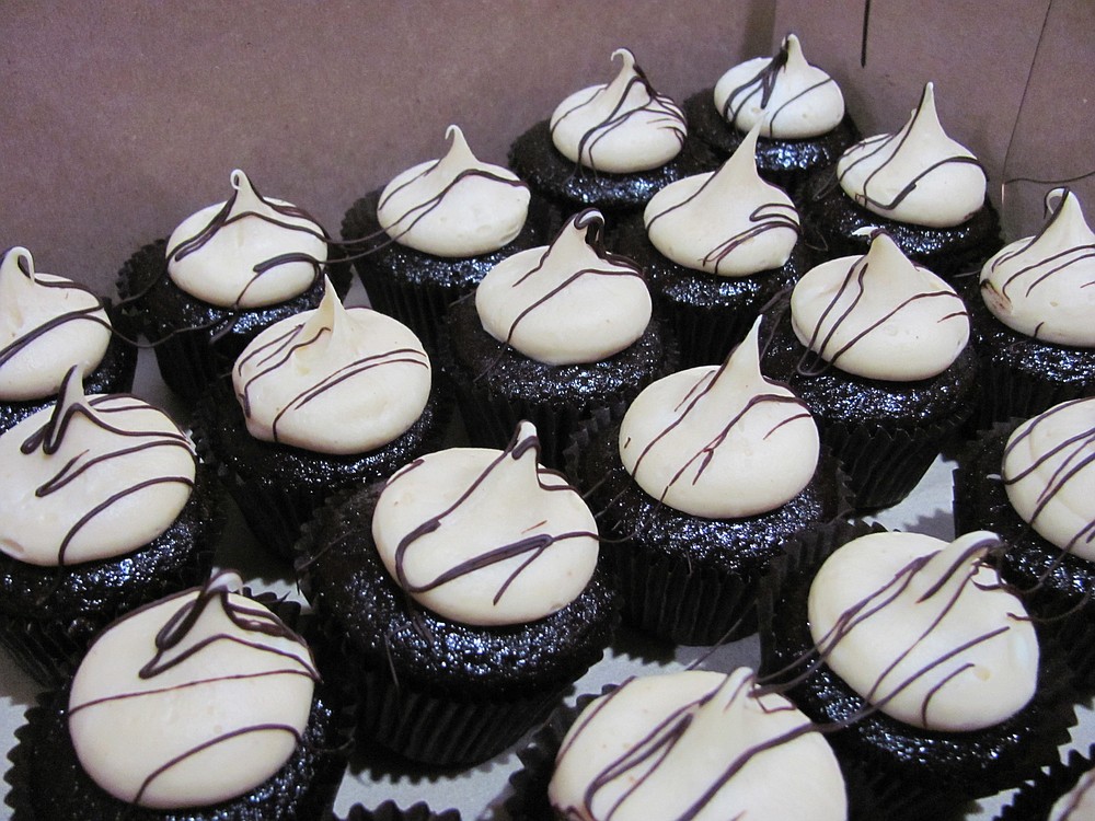 Cupcakes from Cake Happy are available to eat on site or to go. Orders for custom cakes can also be placed ahead of time for pickup or delivery.