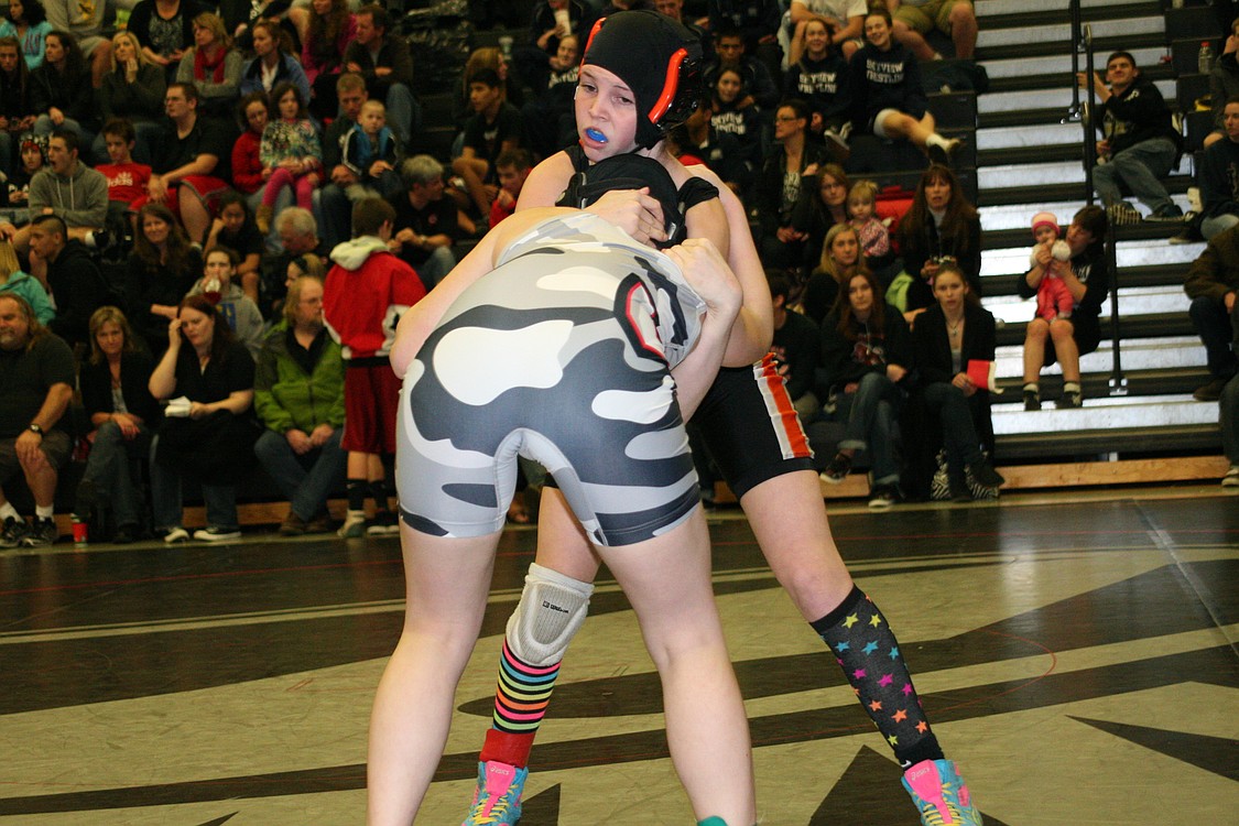 Washougal's Haven Camden headlocks Union's Kira Kelsey. Get a look at Camden's "magic socks."