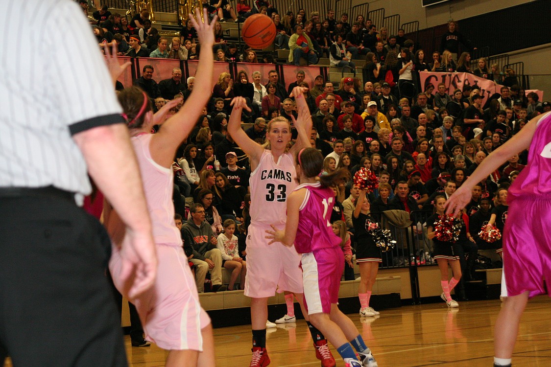 Sierra Brown passes the ball inside.