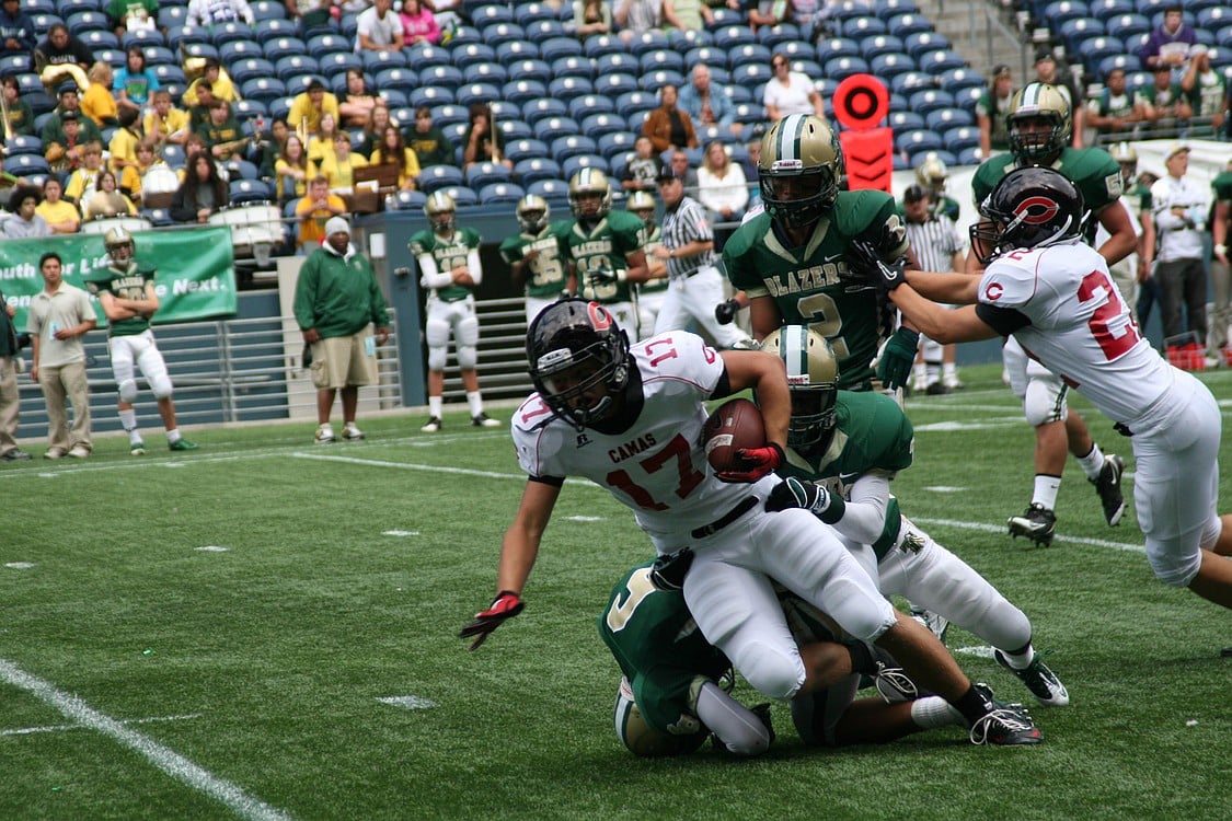 Kyle Ervin (17) extends for more yardage after making a catch.