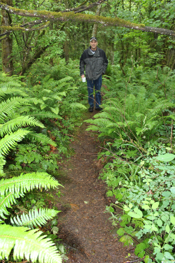 Local historian Roger Wendlick talked to sixth-graders about the history of fur trade in the Columbia River Gorge.