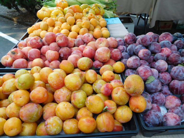 Fresh fruit is available to buy at the Camas Farmer's Market. There are also baked goods, salsa, waffles, wine, flowers and soaps. Dinner options include hamburgers, gyros and teriyaki chicken.