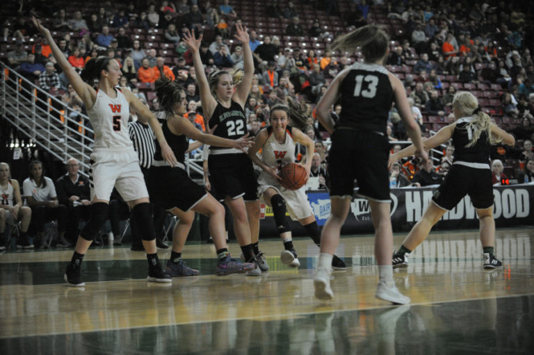 Jaiden Bea drives the lane in the title game against East Valley.