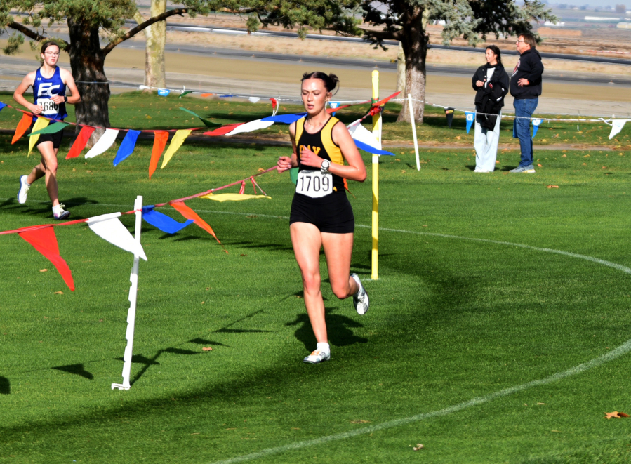 Ava Peterson of Hudson's Bay competes in the 2A girls race at the state cross country championships on Saturday, Nov. 8, 2025 at Sun Willows Golf Course in Pasco. (Micah Rice/The Columbian)