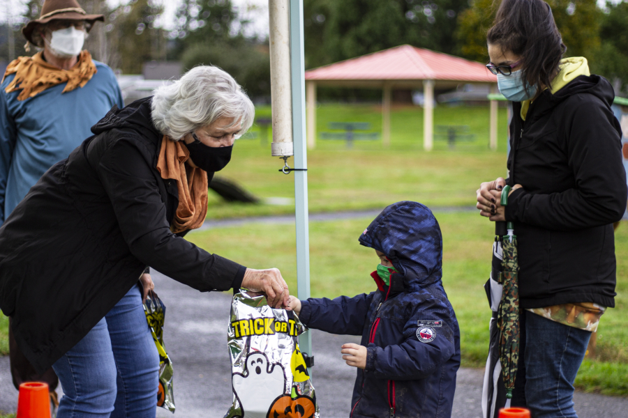 Washougal Mayor Molly Coston gives a piece of candy to a youngster during the city of Washougal&rsquo;s Pumpkin Harvest Festival in 2020. (Contributed by the city of Washougal)