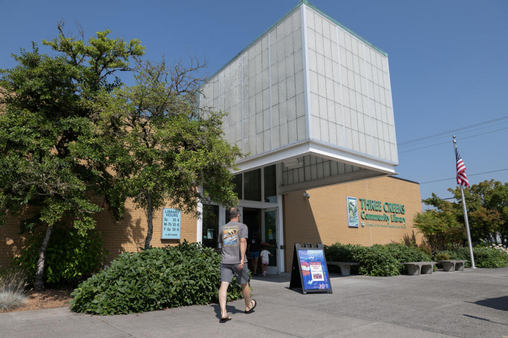 Visitors stop by Three Creeks Community Library on Tuesday morning. (Amanda Cowan/The Columbian)
